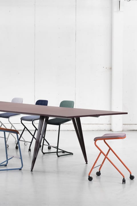 שולחן ישיבות