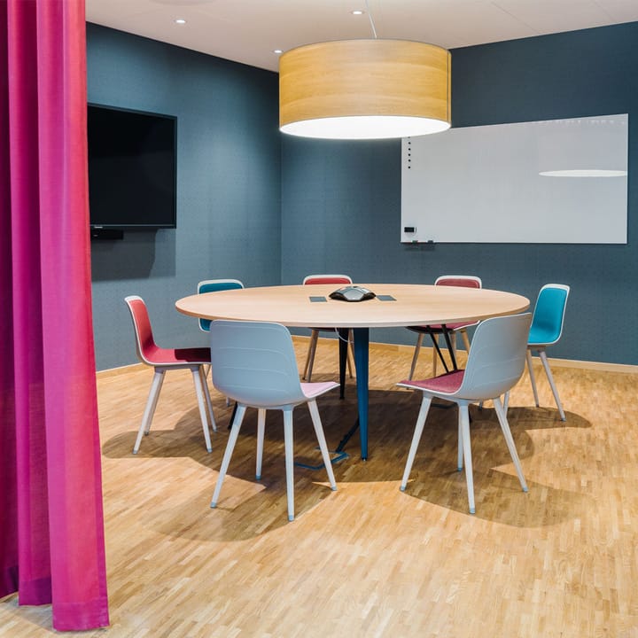 שולחן ישיבות