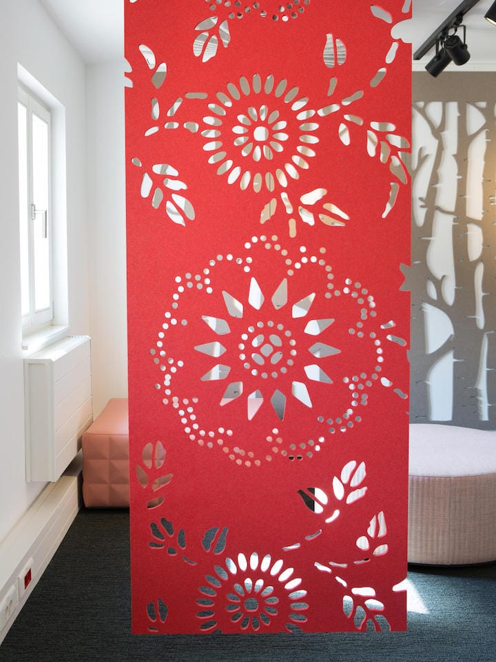 מחיצה אקוסטית למשרד