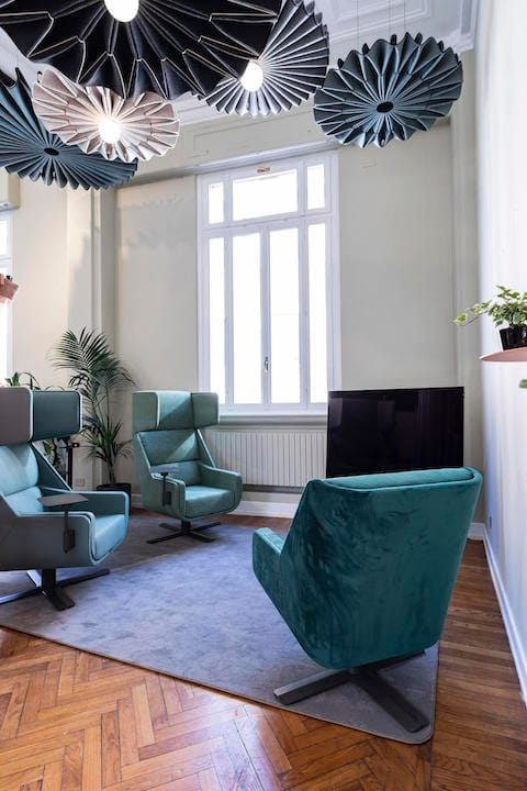 כורסא מבודדת רעשים