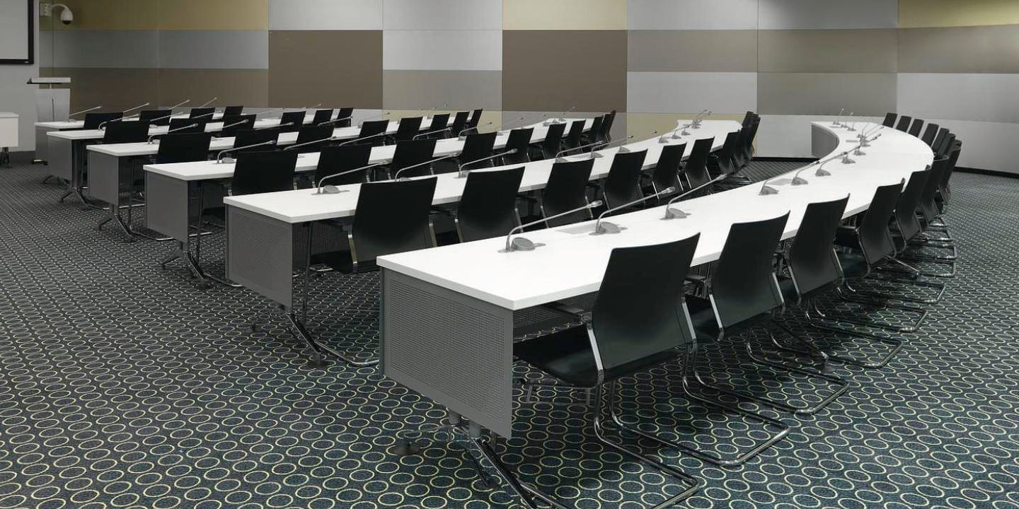 שולחן ישיבות משרדי