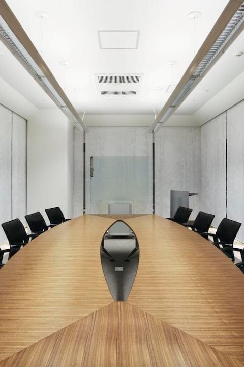 שולחן ישיבות משרדי