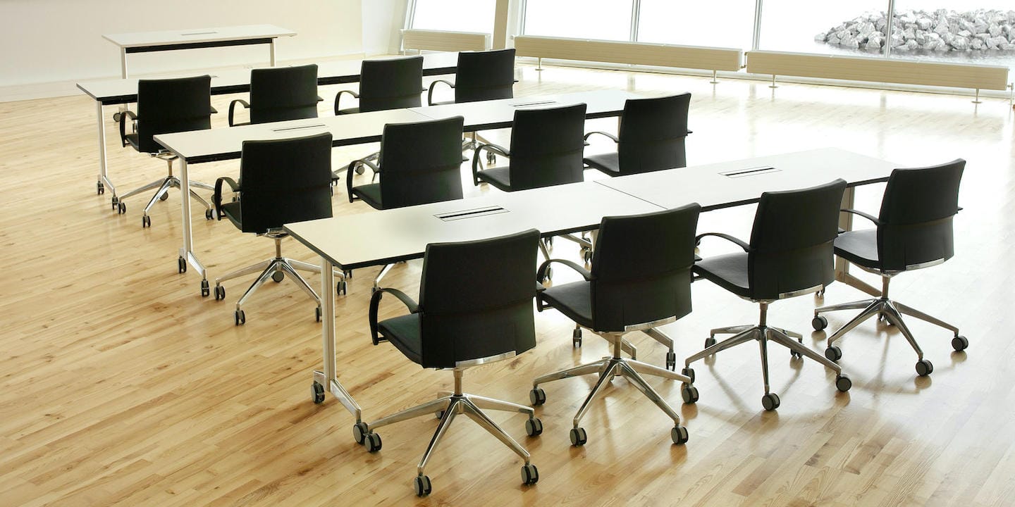 שולחן לחדר ישיבות