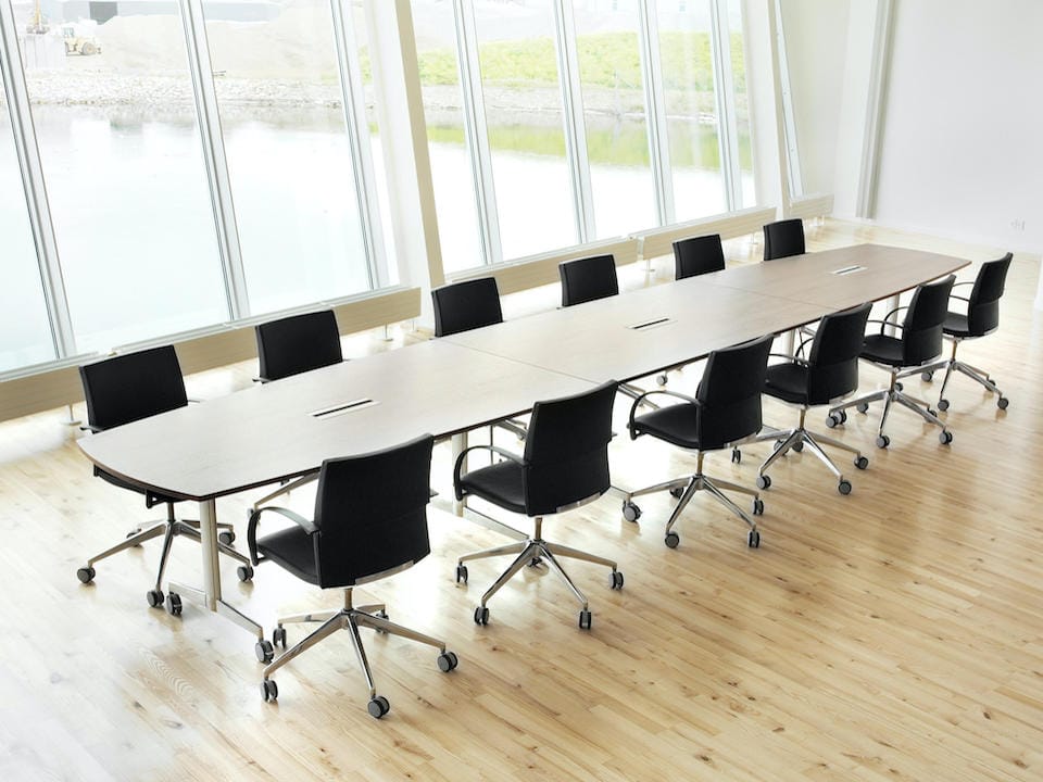 שולחן לחדר ישיבות