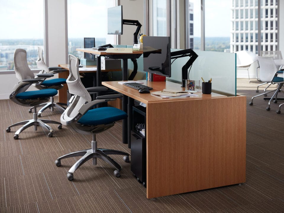 שולחן מתכוונן