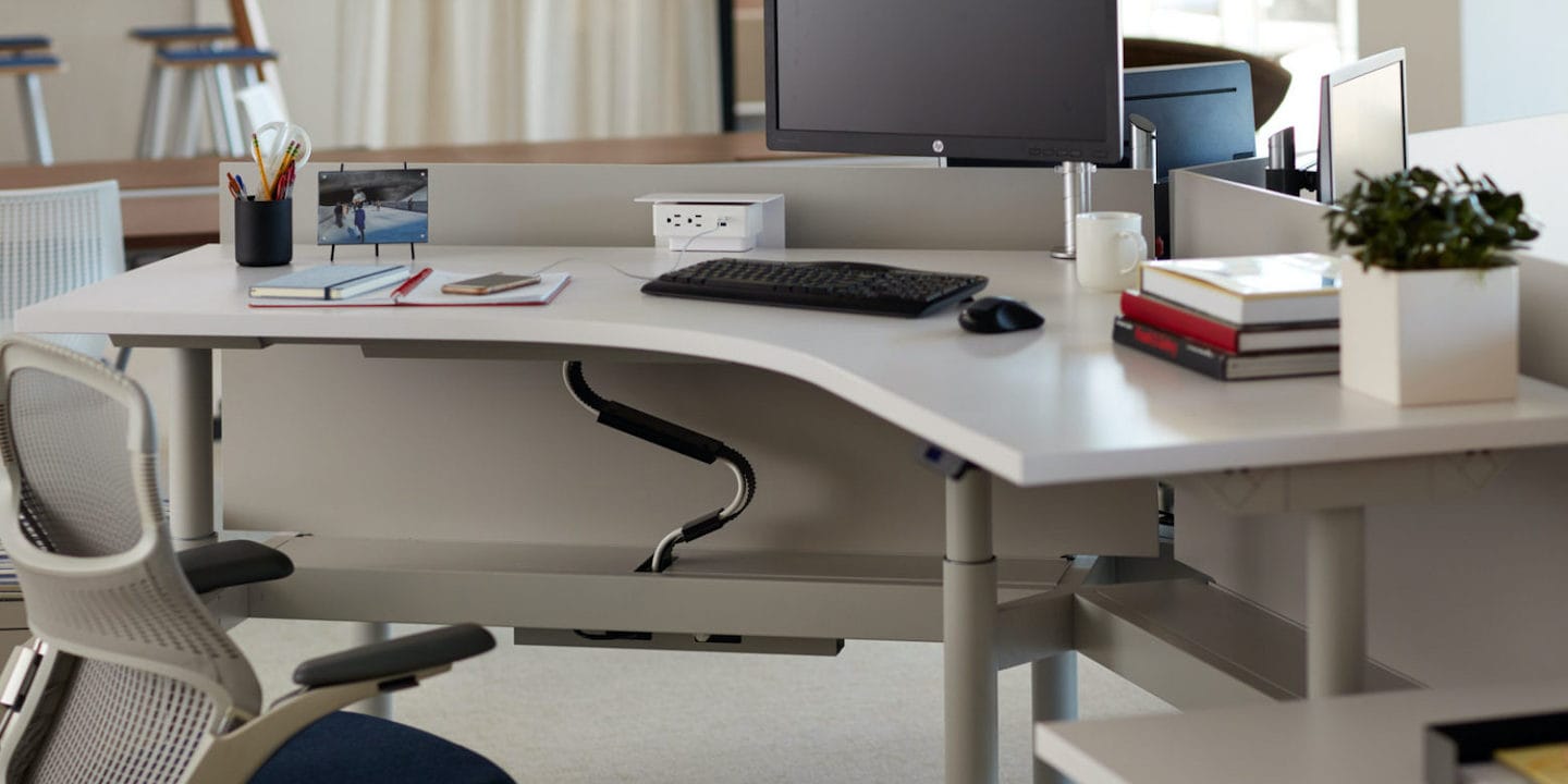 שולחן מתכוונן