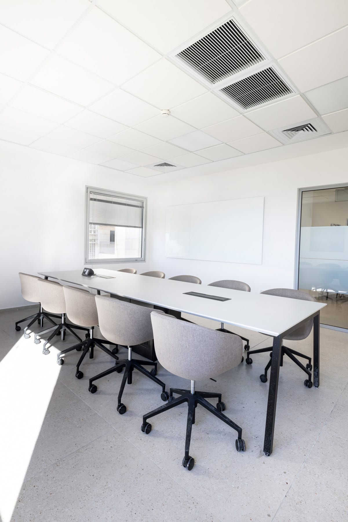 שולחן לחדר ישיבות Noa Table