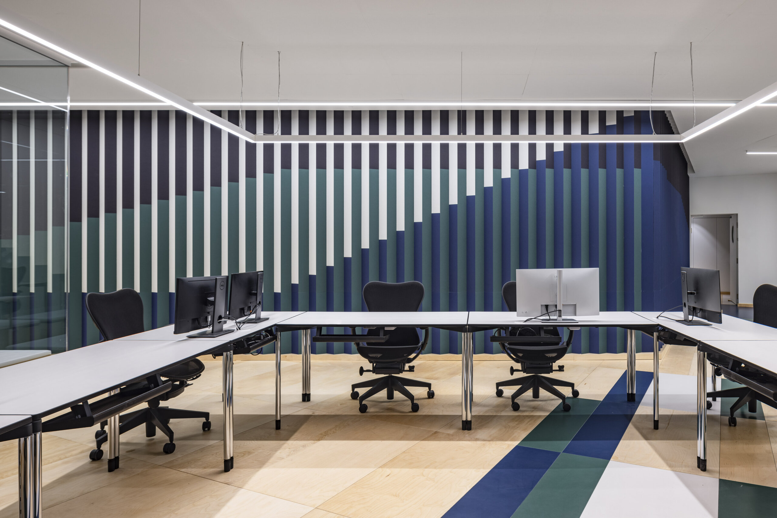 AXIS_OFFICE_044