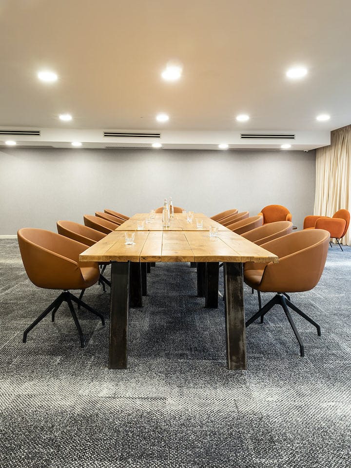 Gordonia_MeetingRoom_0K5A3193s-1