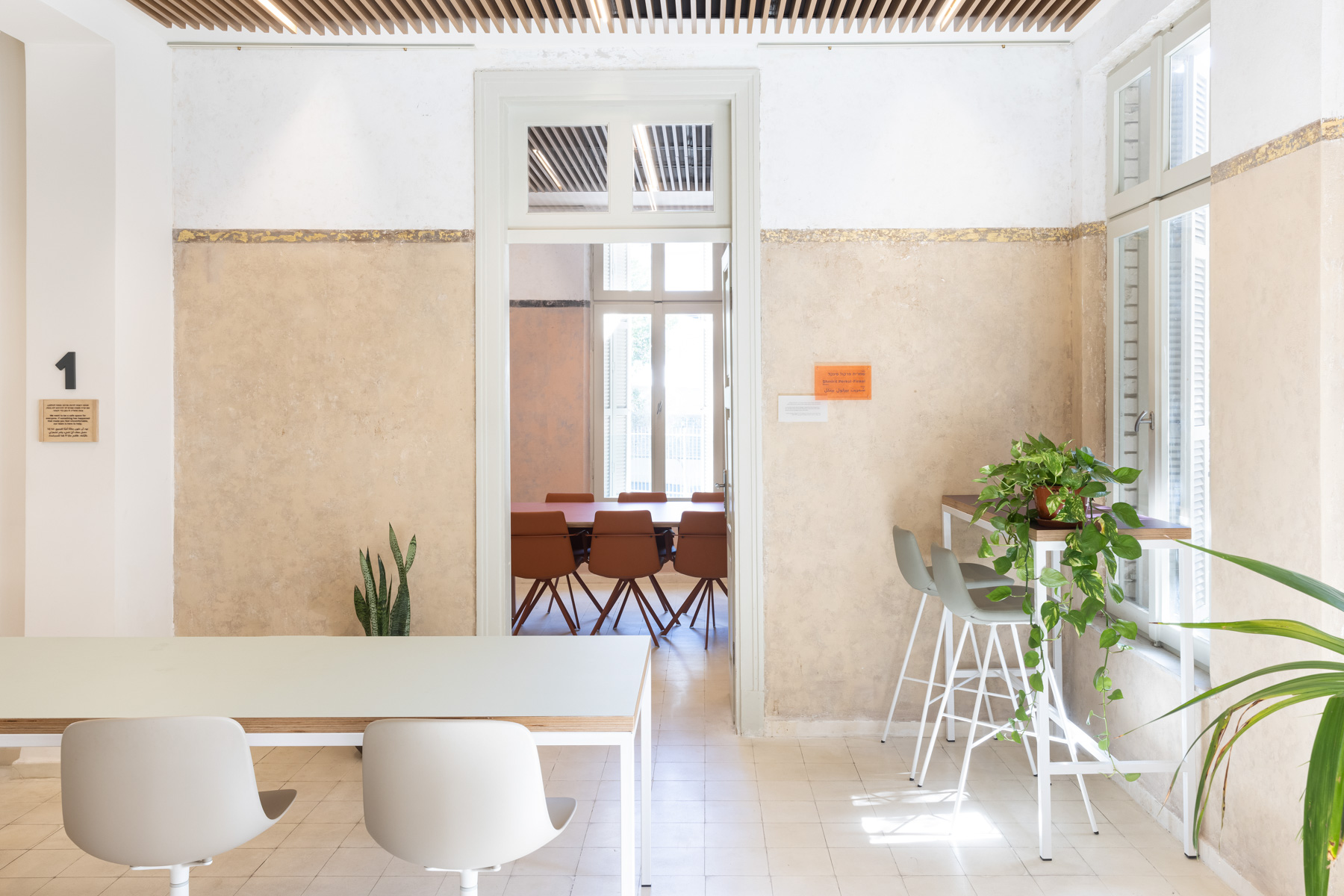 pera x base bar+pera chair by b&t