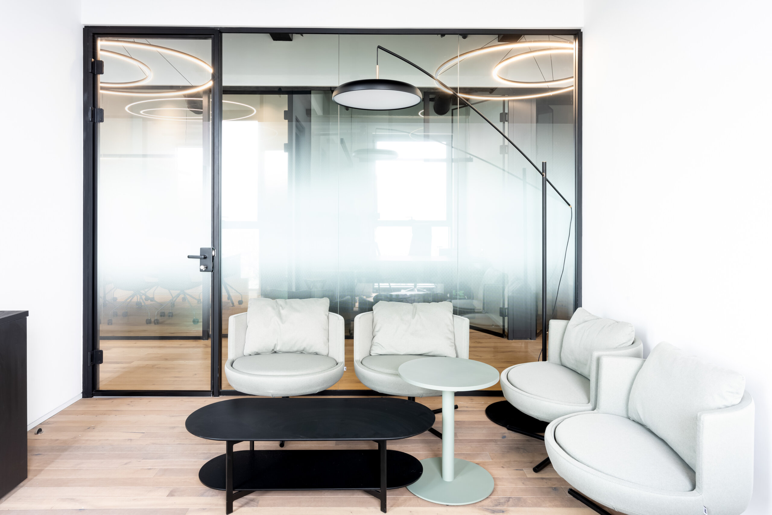 round armchair+theo table+noa table b&t