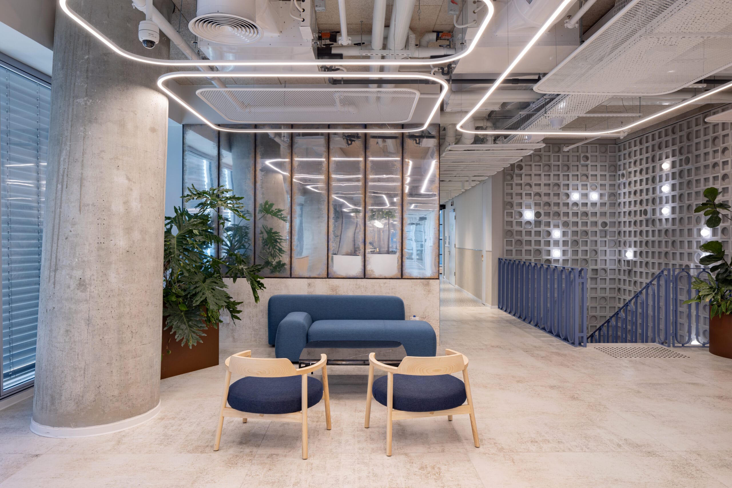 suiseki-la-cividinaAlek-lounge-bt-scaled-3
