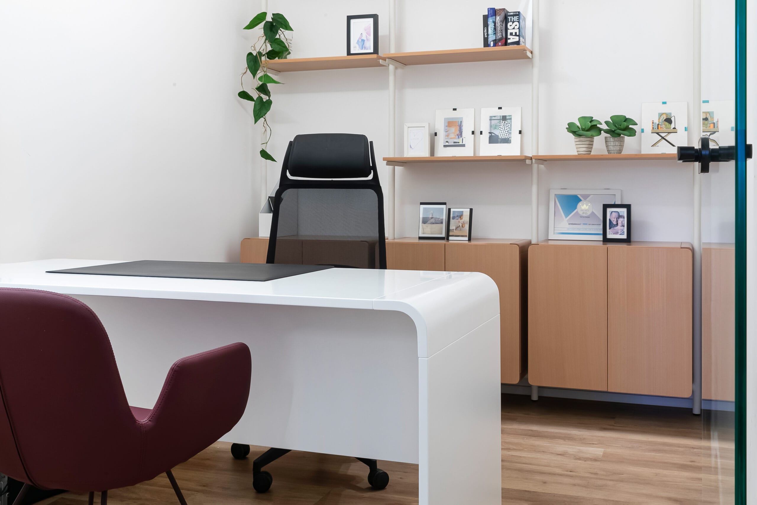 שולחןארוניתמידוף-בייצר-מקומיdaisy-chair-BT-scaled-3