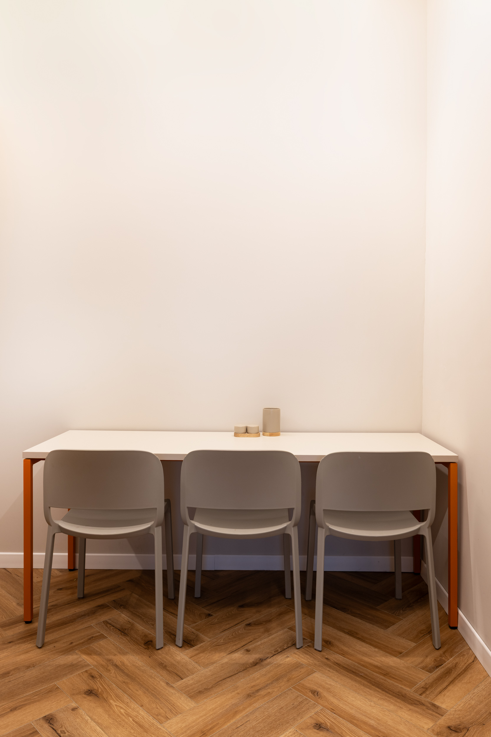 Dome chair by Pedrali+noa table by Raio (2)