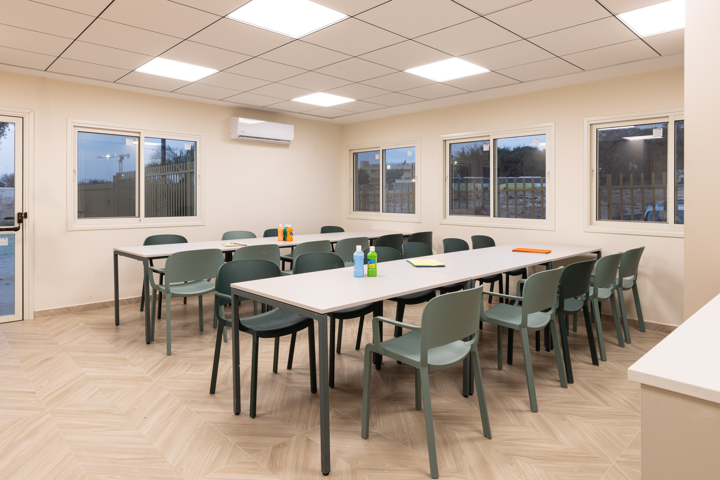 noa table raio+Dome chair pedrali