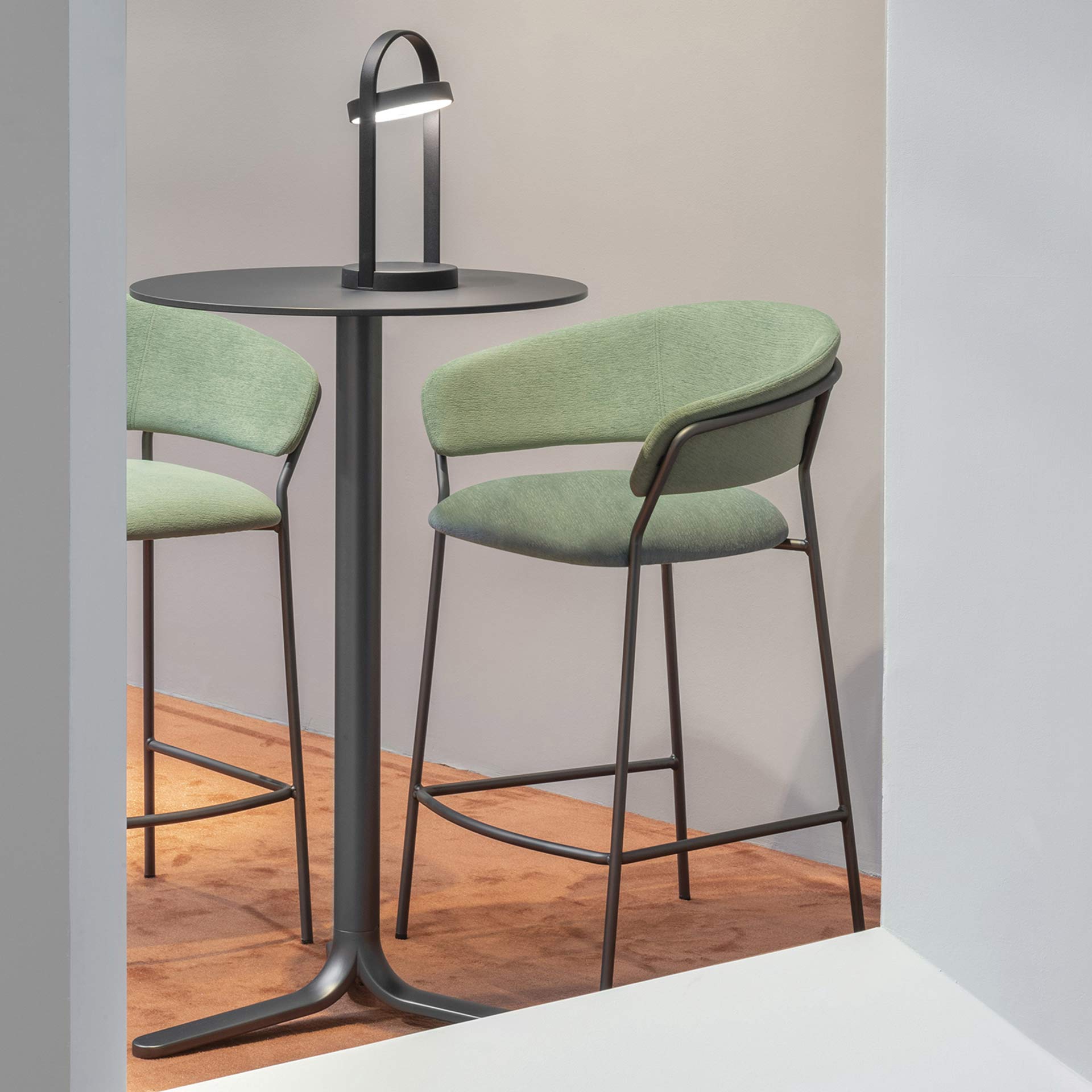 Table-Design-Fluxo-Pedrali-Luca-Casini-1920x1920-host2019