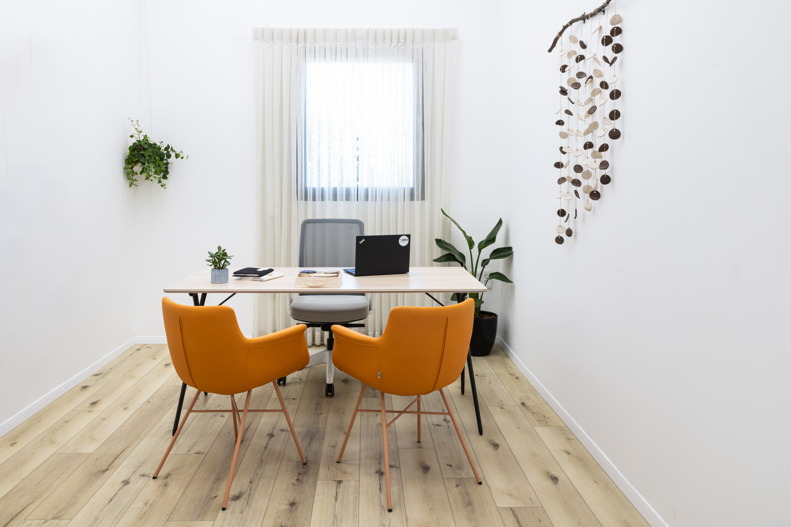 plek table actiu+anggun chair meryfair+rego chair B&T