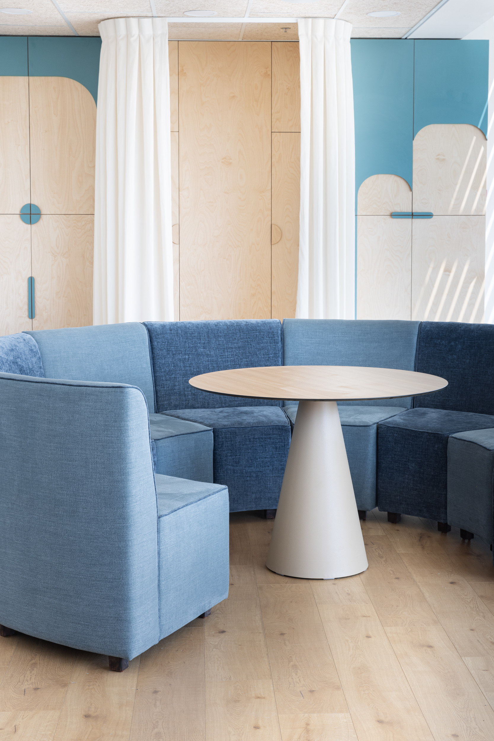 Ikon table by Pedrali
