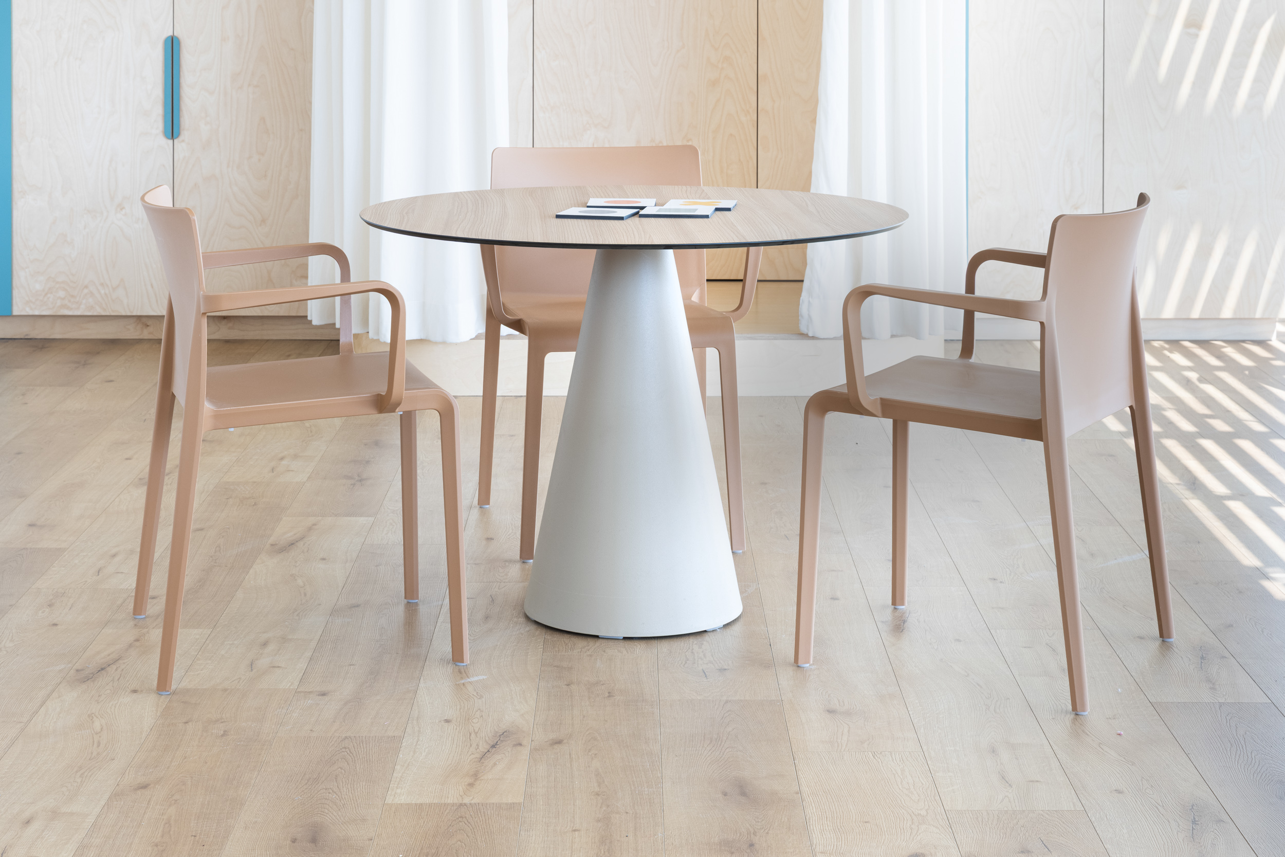 Ikon table+Volt chair by Pedrali (2)