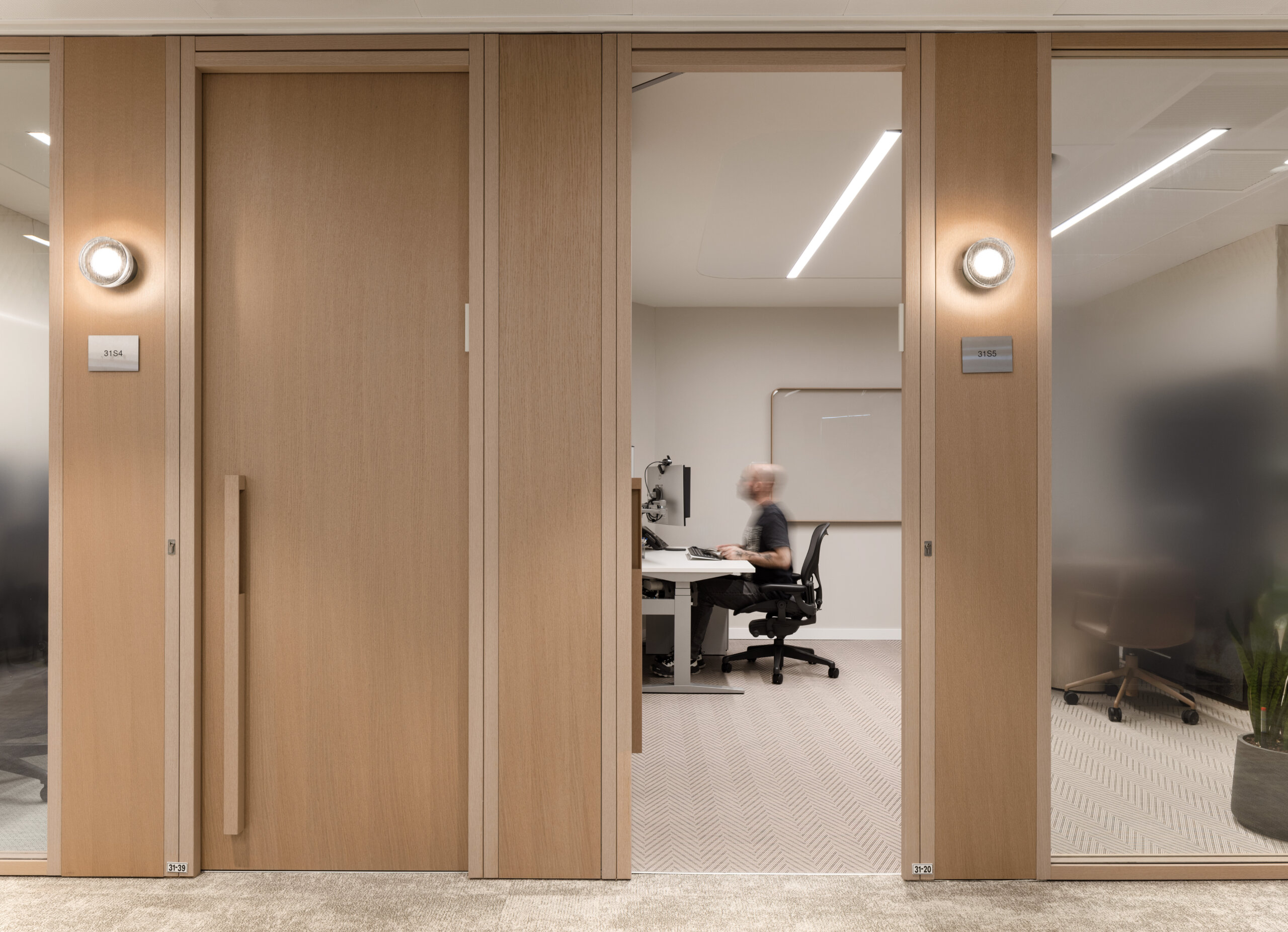 Ratio sitstand table+Aeron chair by Herman Miller-Millerknoll