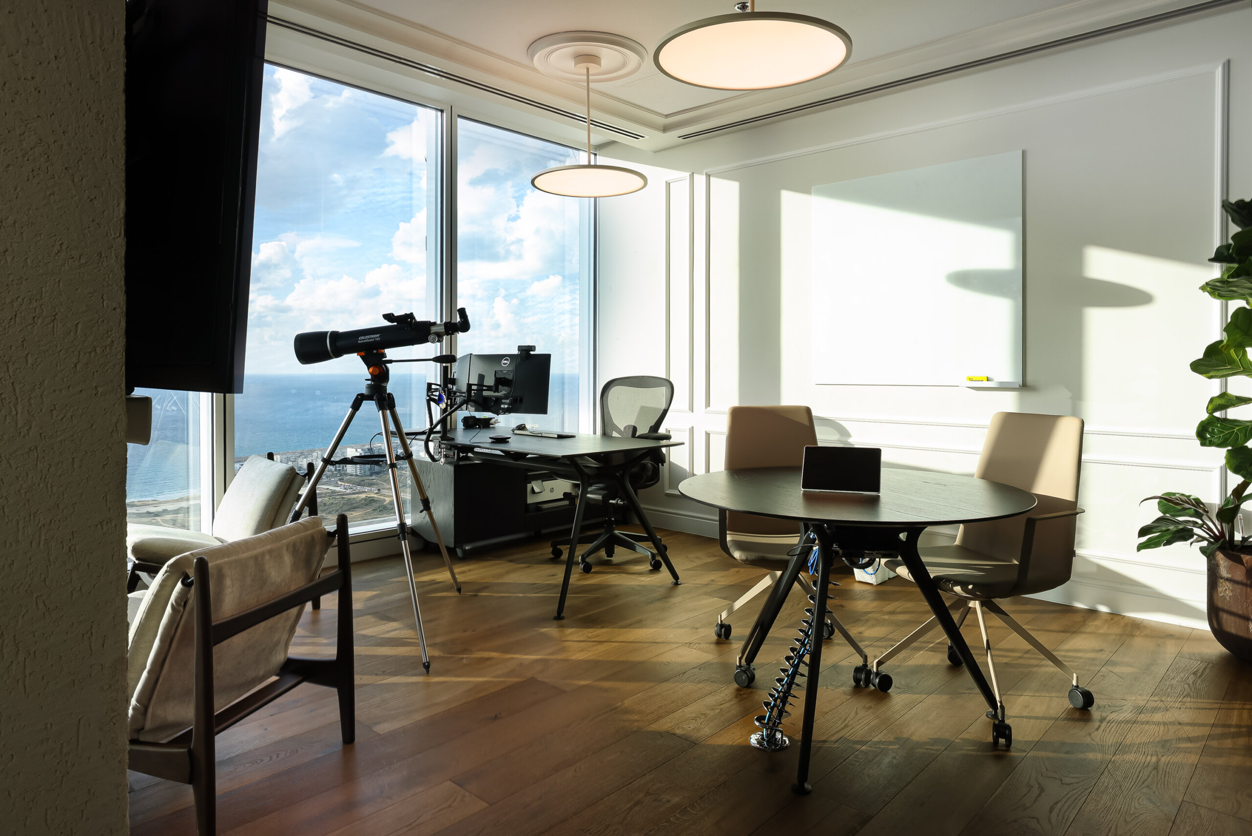 arkitek round+arkitek work table by actiu+akujv cbdru, neunh, phyru+aeron chair hm+zone chair by B&t (2)