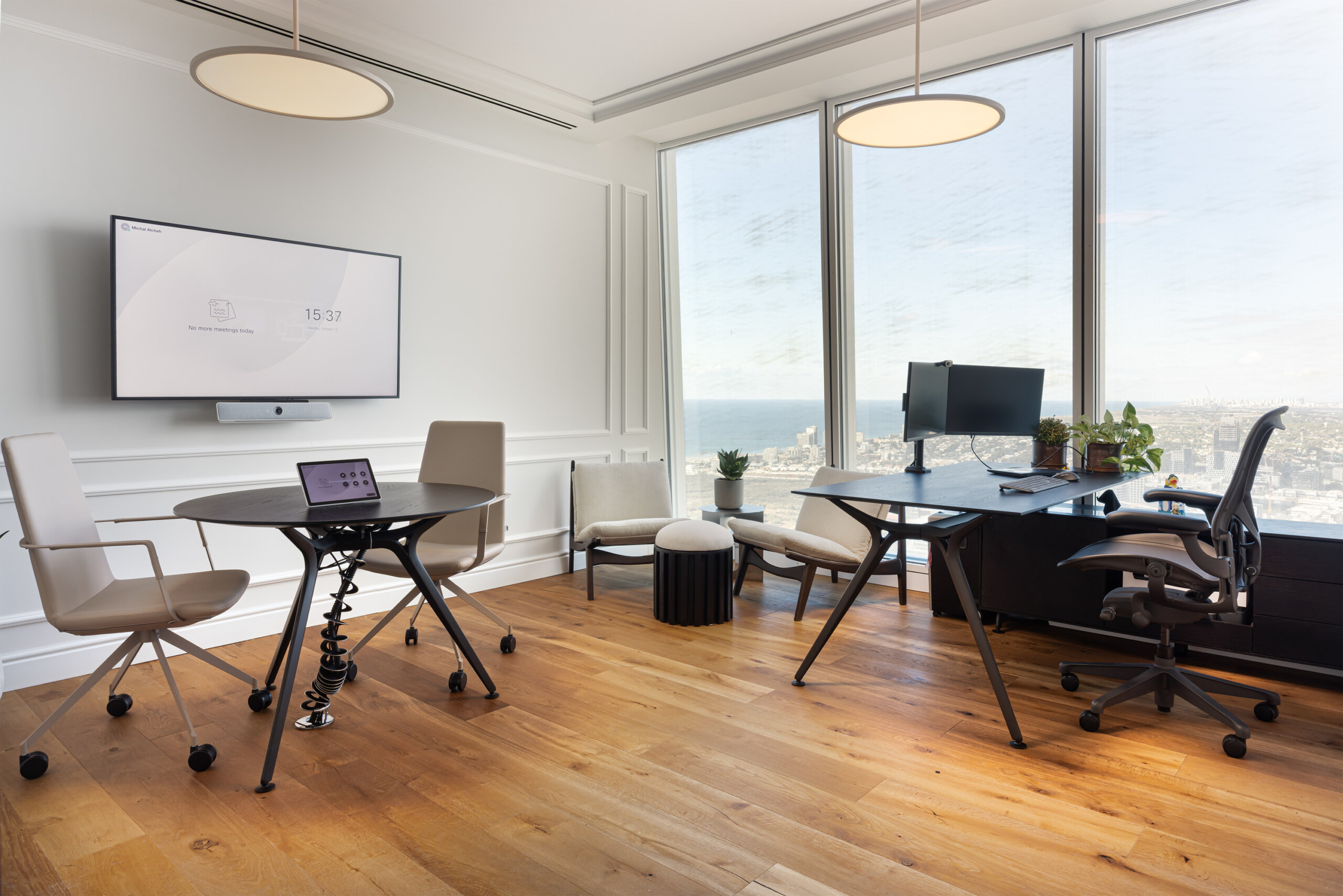 arkitek round+arkitek work table by actiu+akujv cbdru, neunh, phyru+aeron chair hm+zone chair by B&t