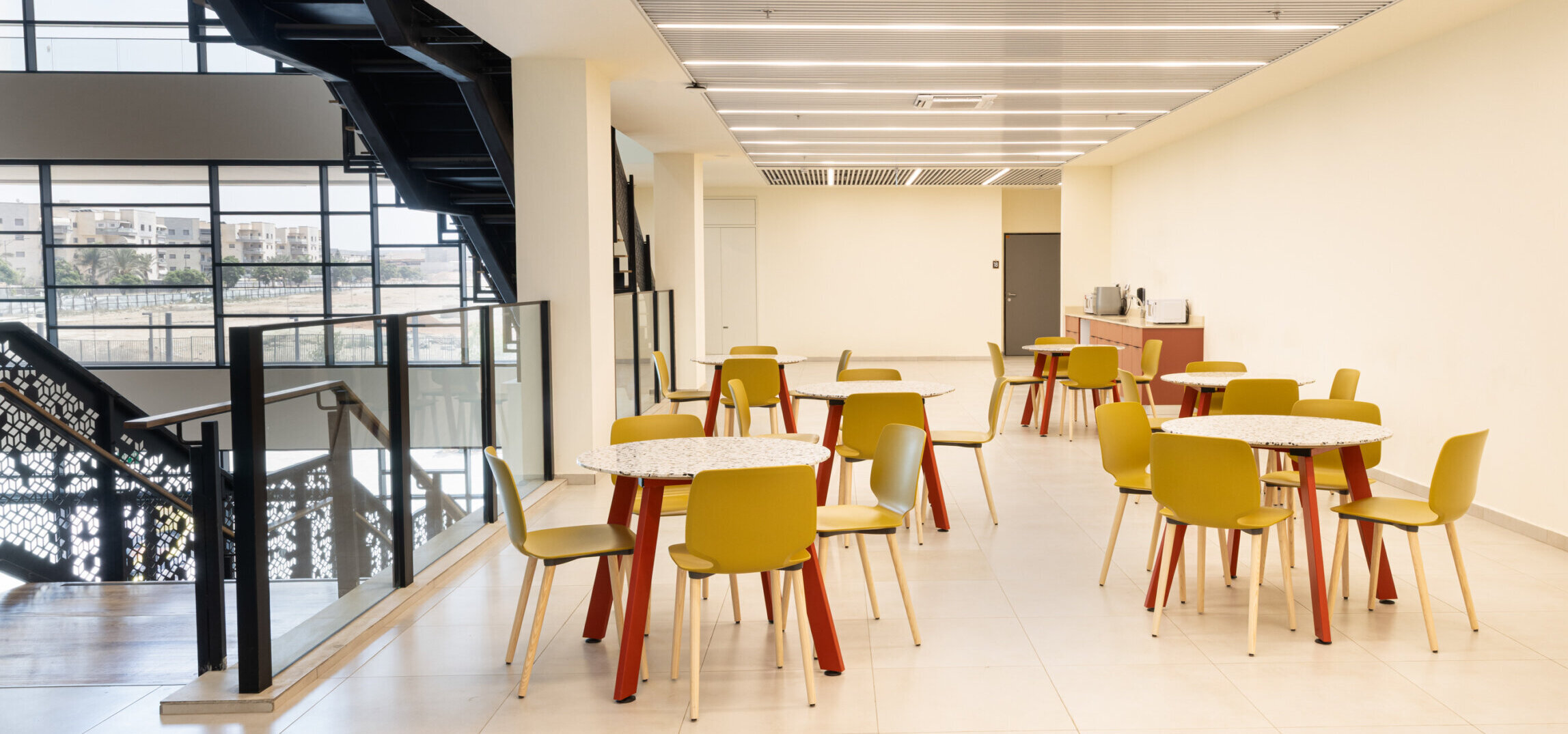 endow round table by Raio+babila chair by Pedrali (4)