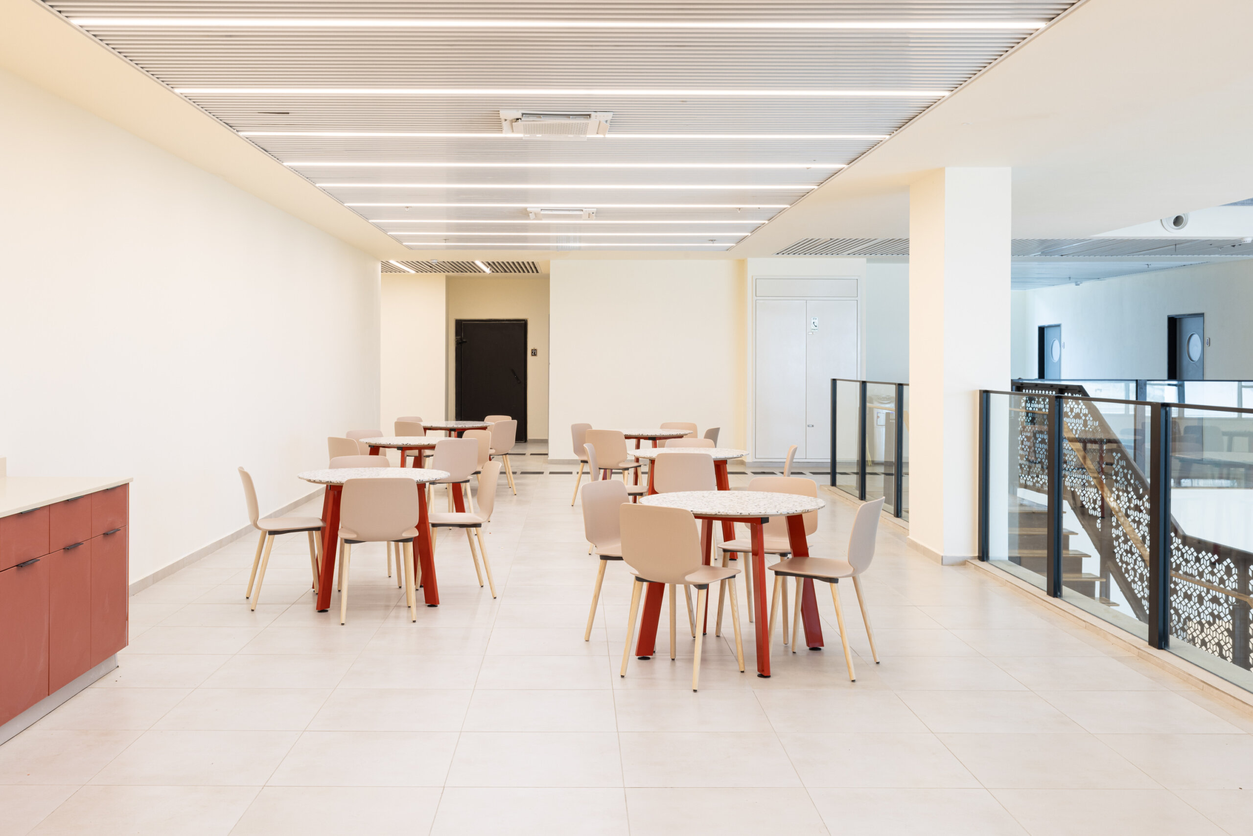 endow round table by Raio+babila chair by Pedrali (5)