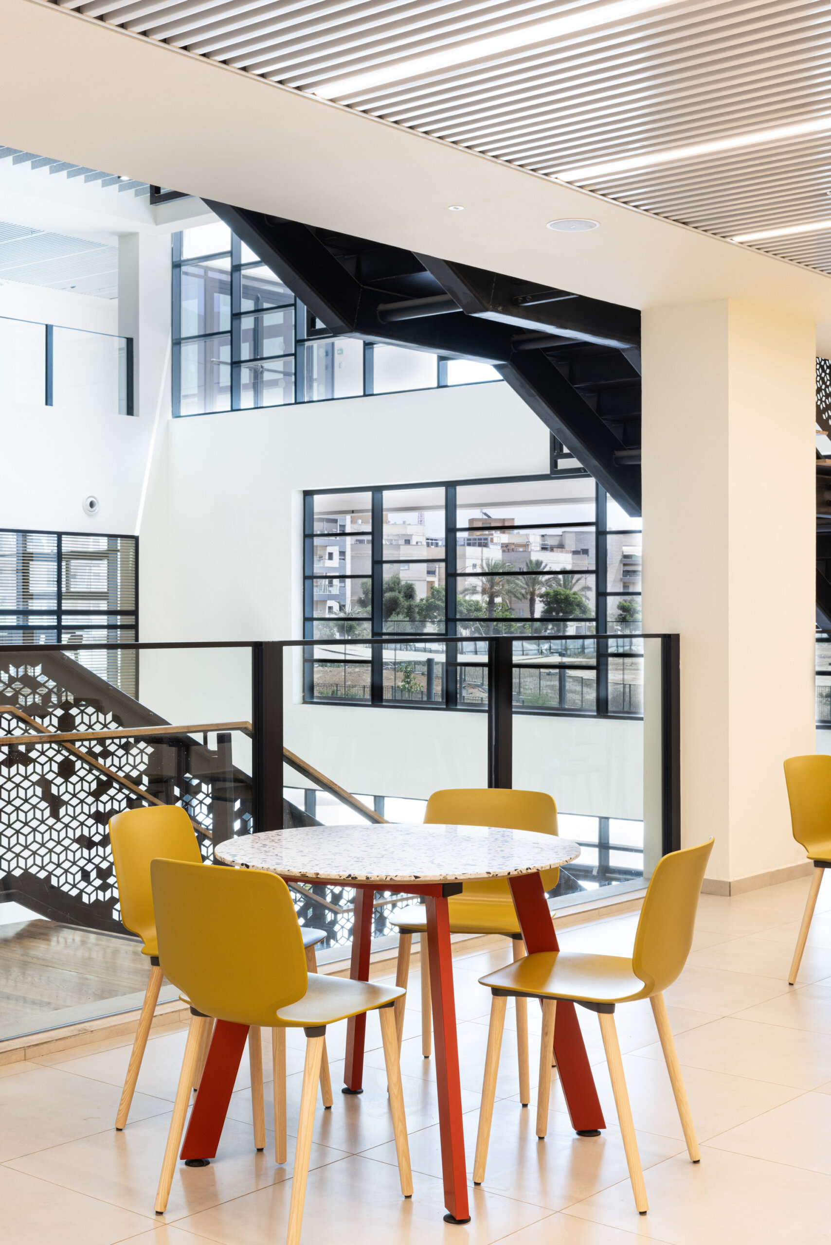 endow round table by Raio+babila chair by Pedrali