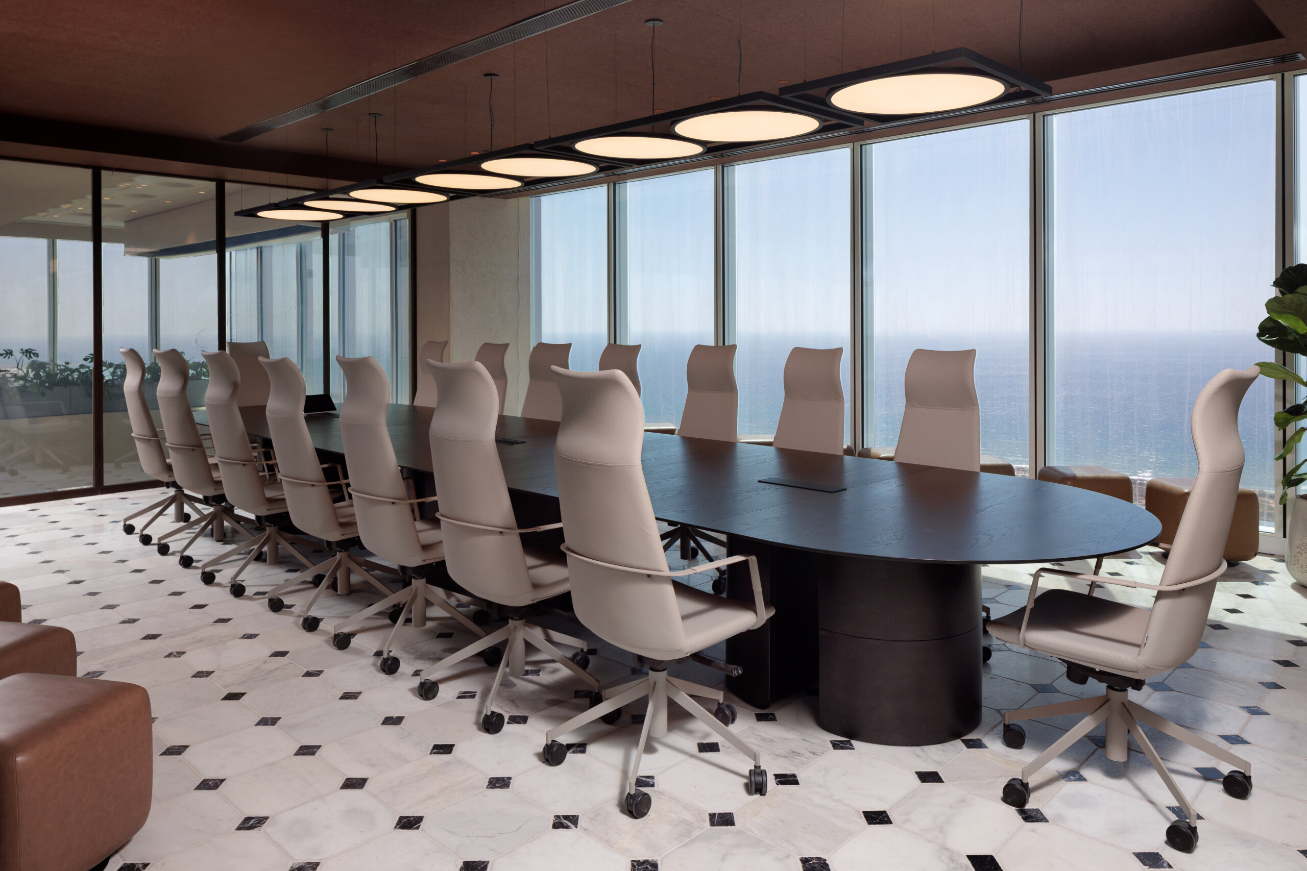 zone chair b&T+half moon Pitaro פיטרו (3)