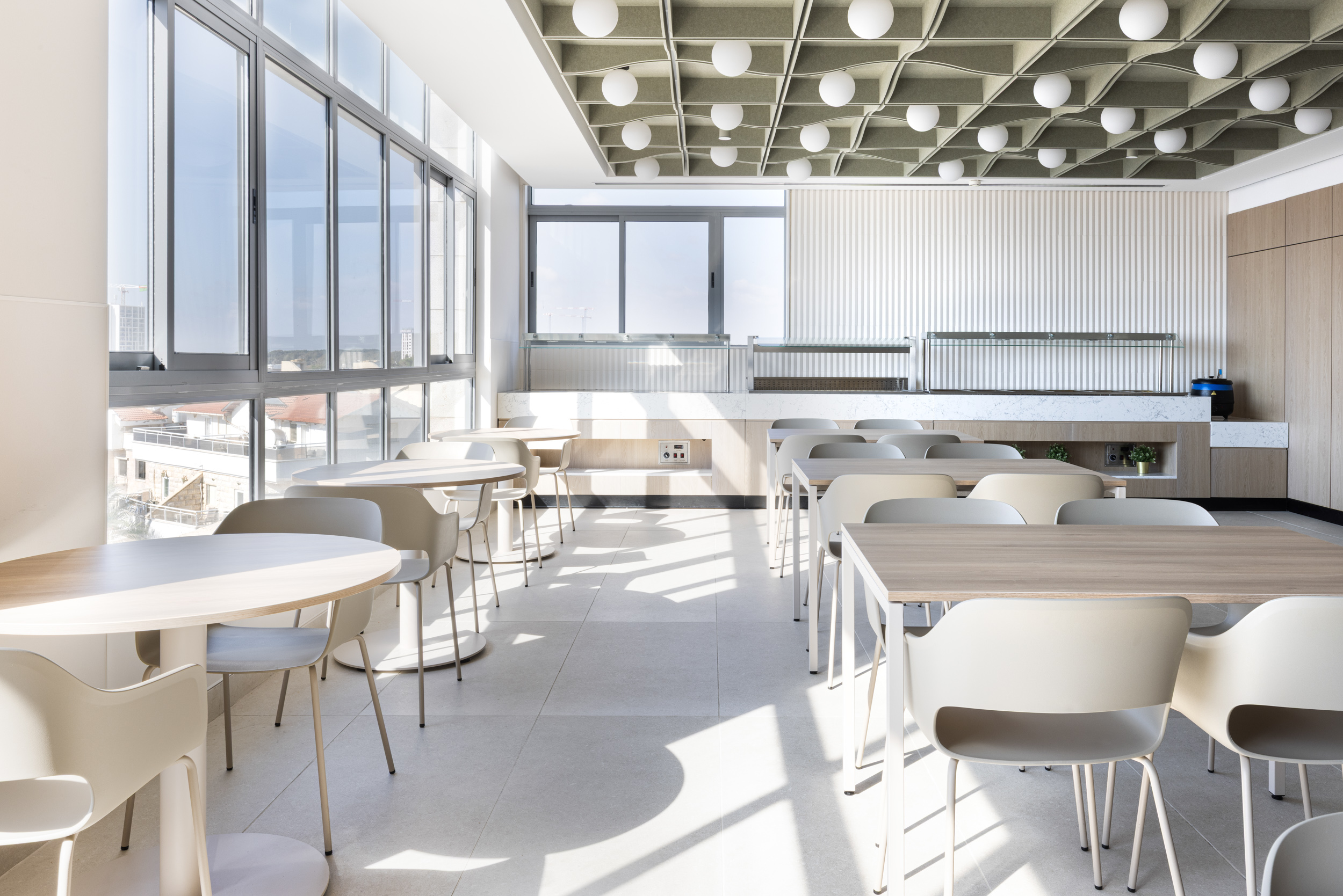 Noa table+Better round by Raio+babila by pedrali (1)