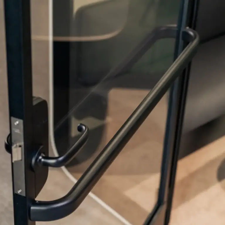 framery-four-accessible-pull-bar-1-768x768