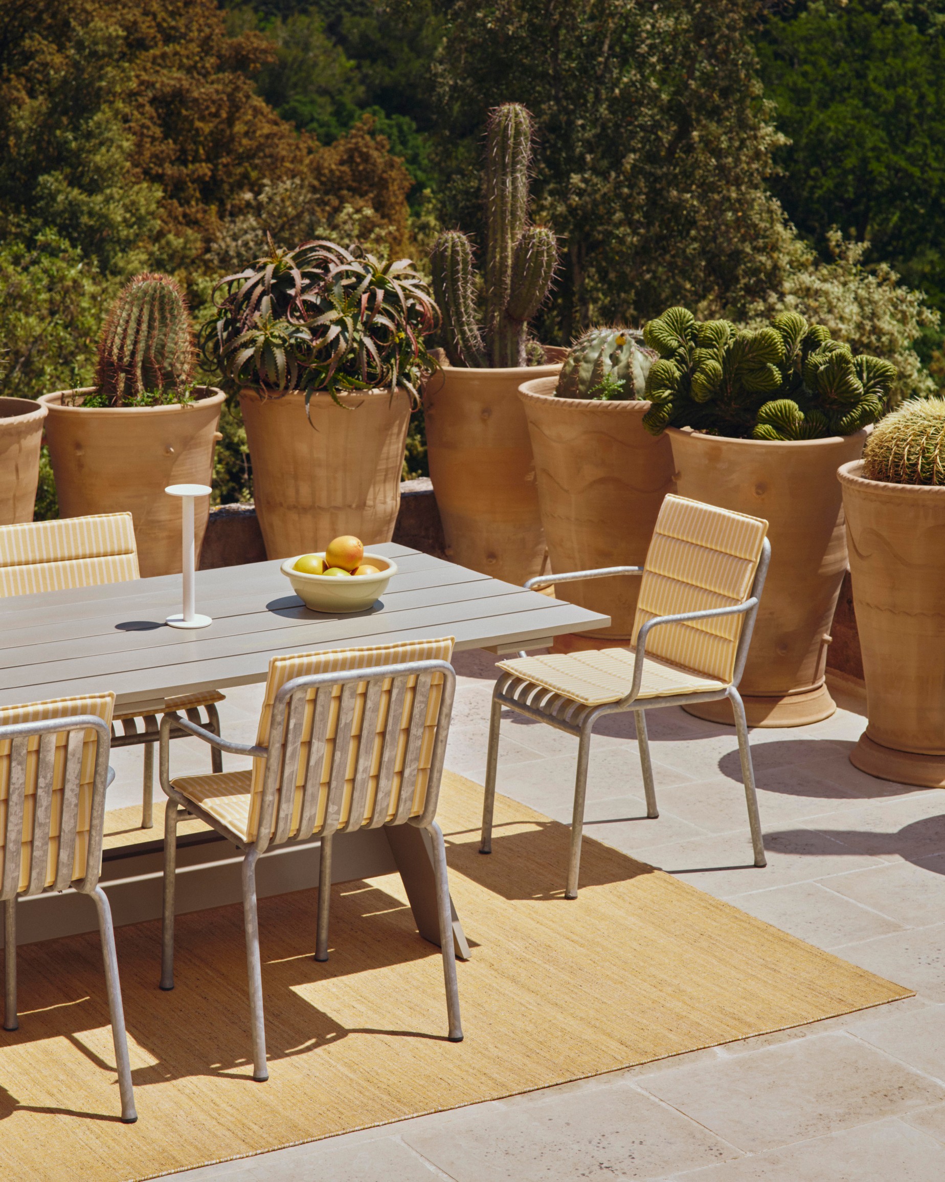 AA607-A234_Palissade Armchair_AE674-D363_AM89_Crate Dining Table_AF572-A884-AB98_Haze Rug_AF583-F283-AV07_Terrazza Folding Seat Cushion