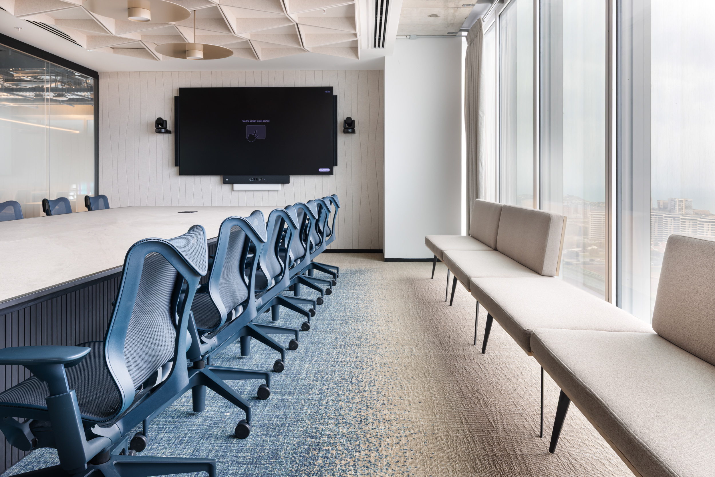 Cosm by Herman Miller+ספסל בייצור מקומי מיג דודי (3)