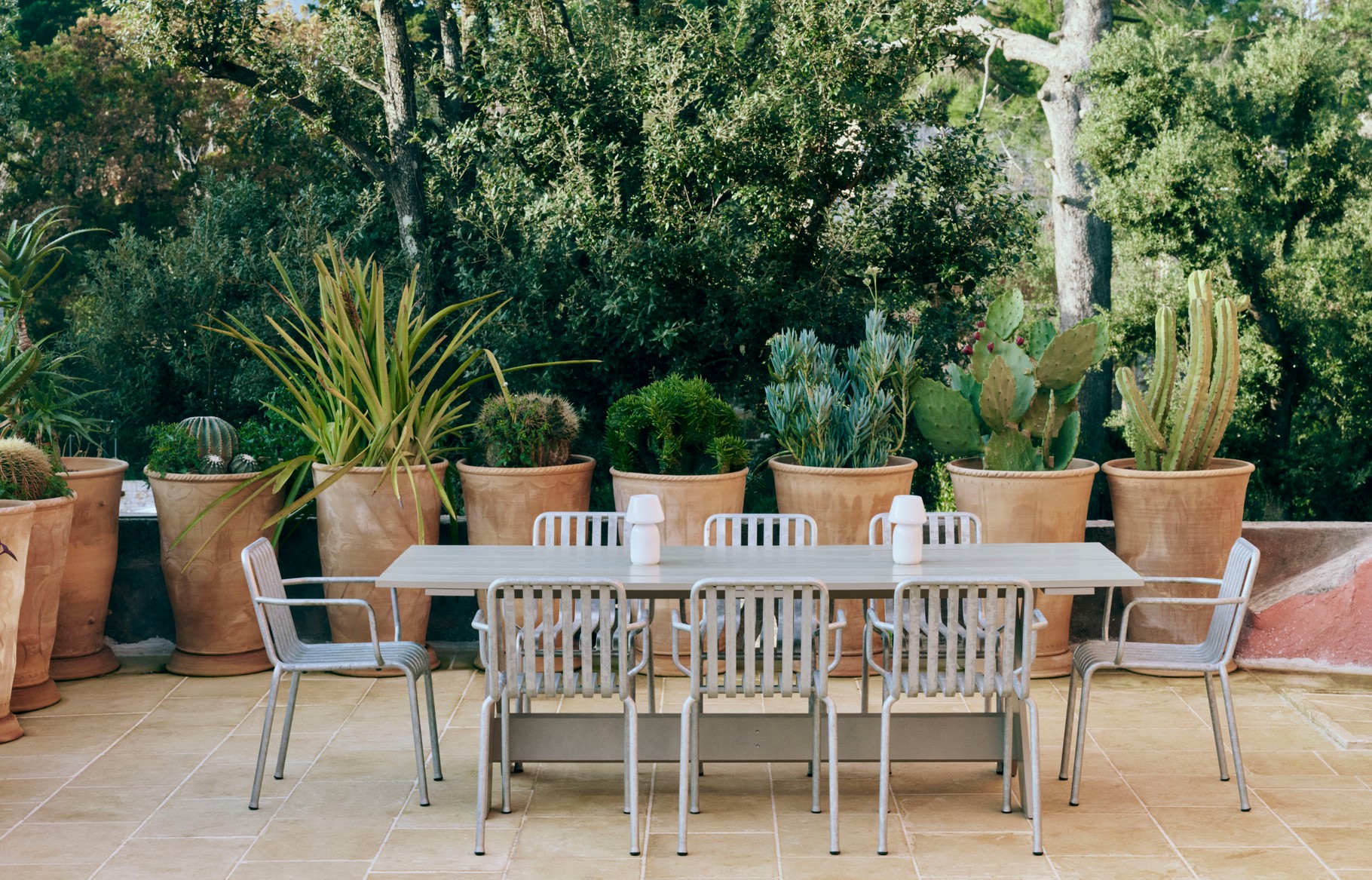 Crate Dining Table london fog_Palissade Armchair hot galvanised