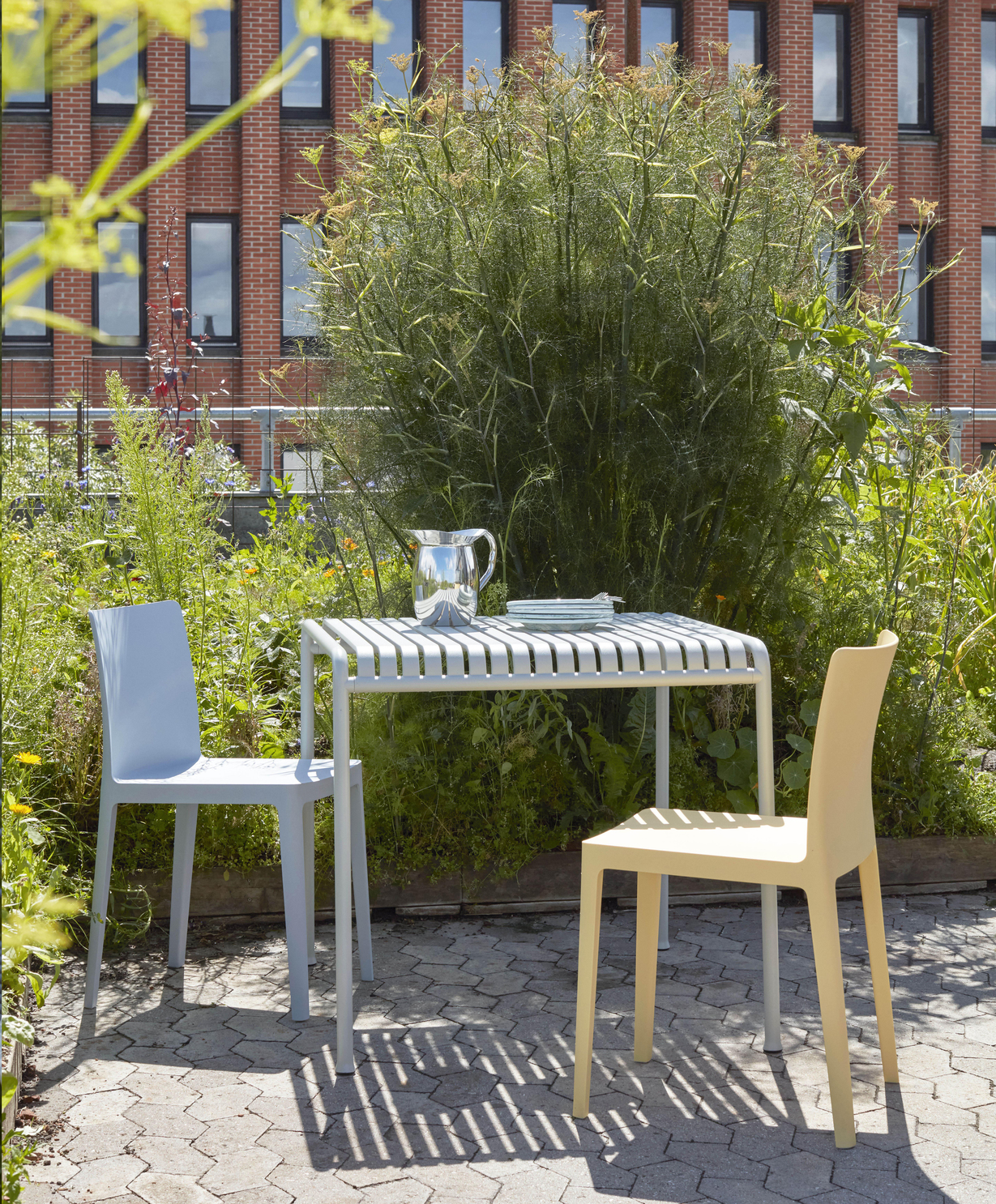 Elementaire Chair blue grey_Elementaire Chair light yellow_Palissade Table sky grey_Indian Steel Pitcher