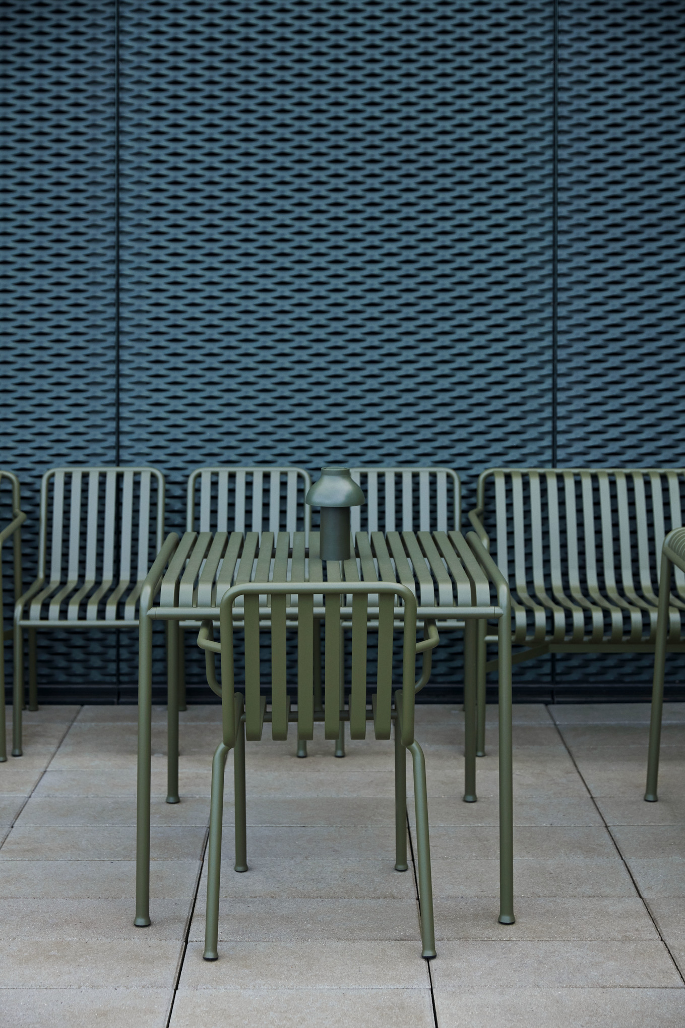 PC Portable olive_Palissade Dining Armchair olive_Palissade Table olive_Palissade Dining Chair olive 01