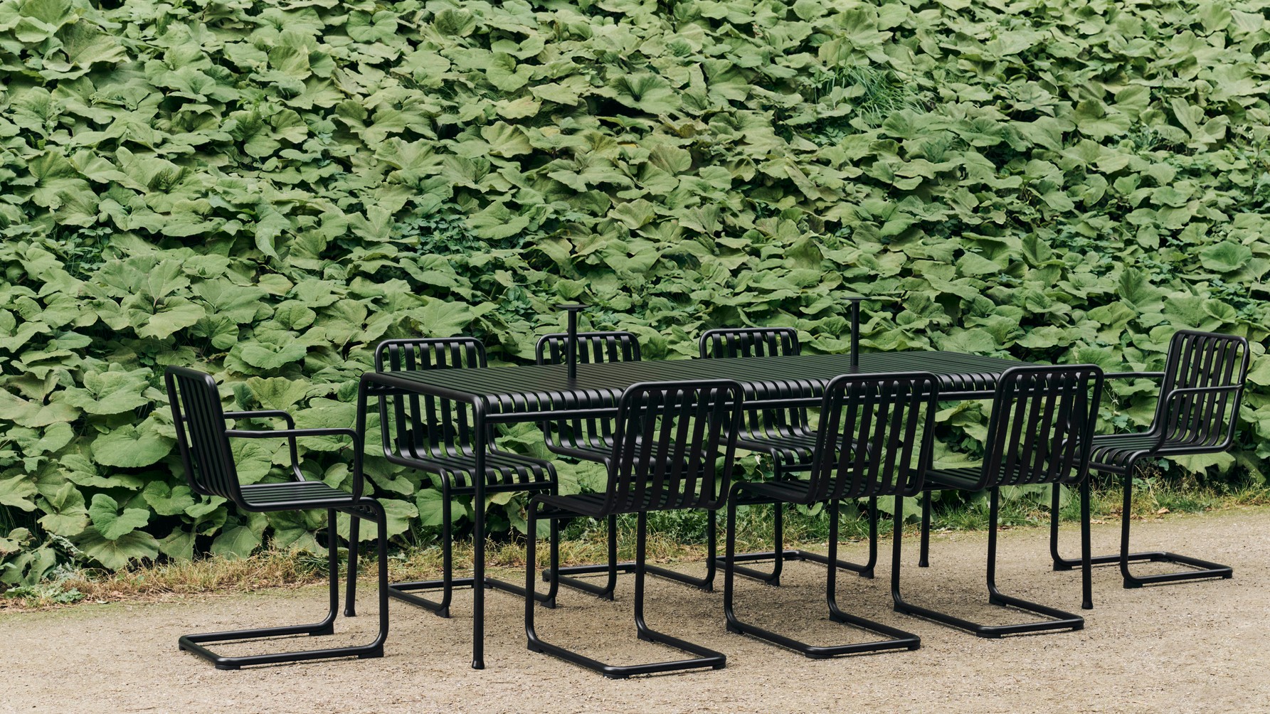 Palissade Cantilever Chair_Palissade Cantilever Armchair_Palissade Table L220_Host Portable Lamp anthracite