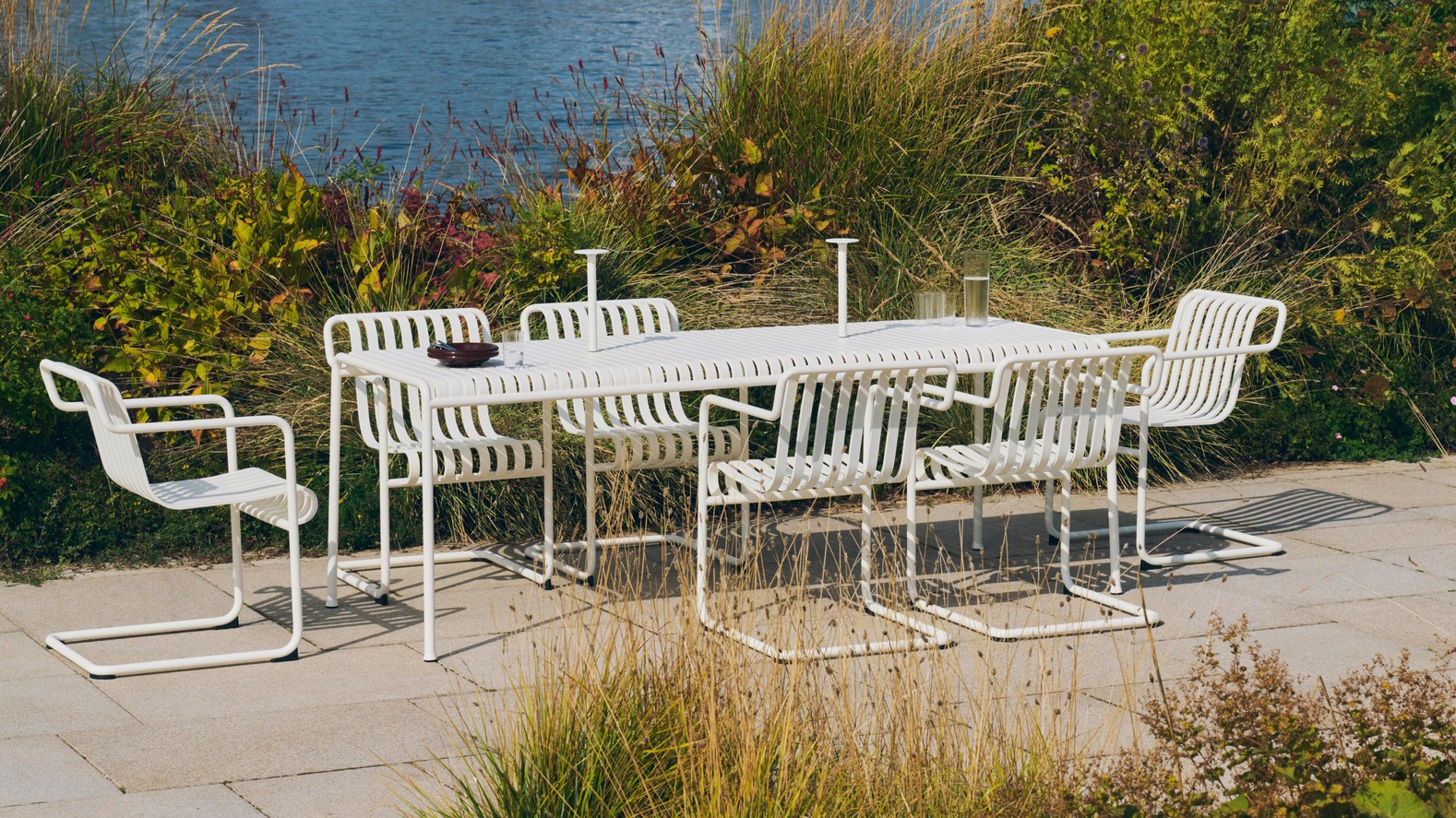 Palissade Cantilever Dining Armchair_Palissade Table L220 cream white_Host Portable Lamp cream white