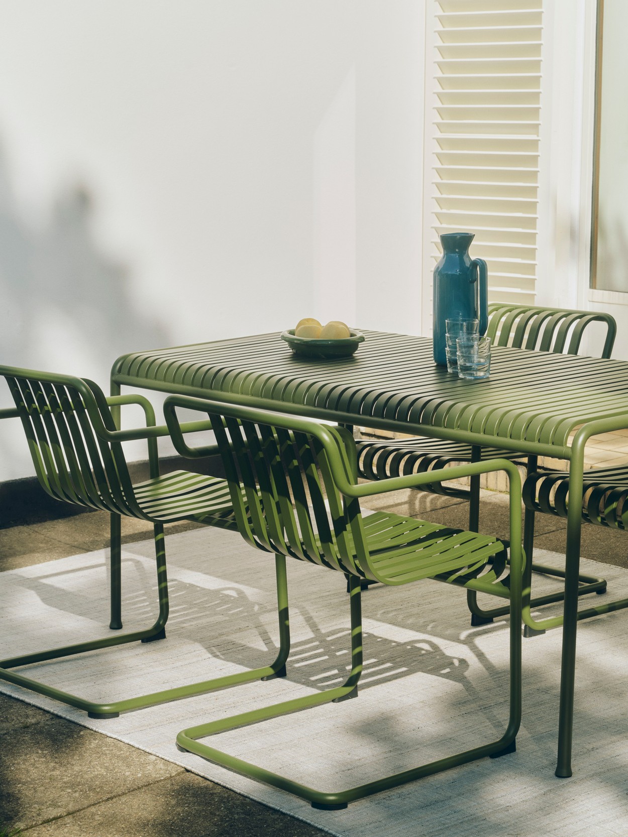 Palissade Cantilever Dining Armchair_Palissade Table olive_Barro Jug