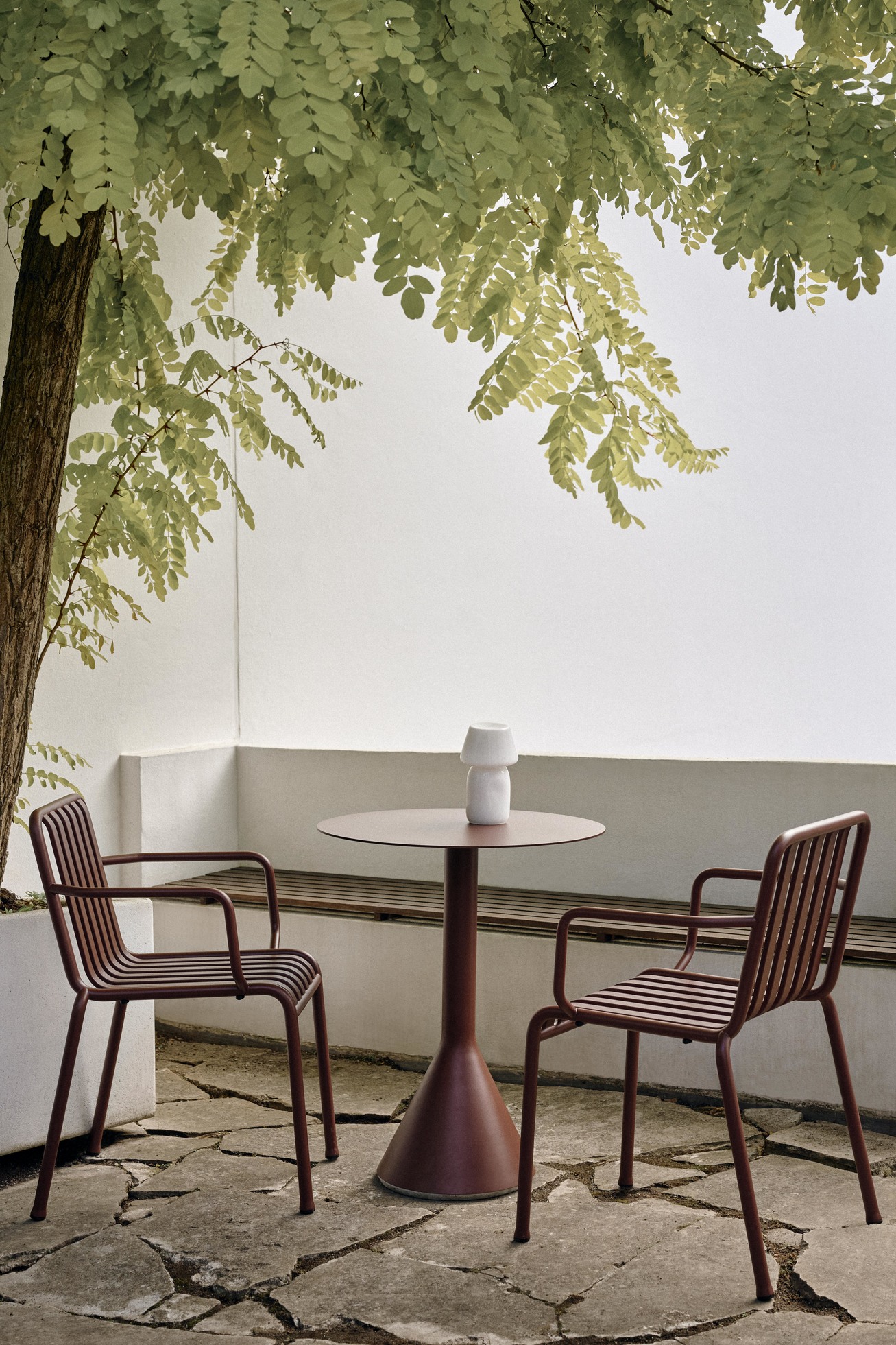 Palissade Cone Table_Palissade Armchair iron red_Apollo Portable