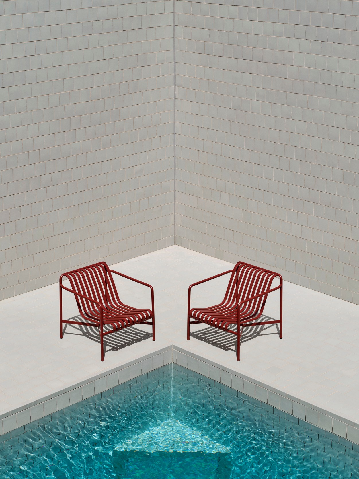 Palissade Lounge Chair Low iron red 01
