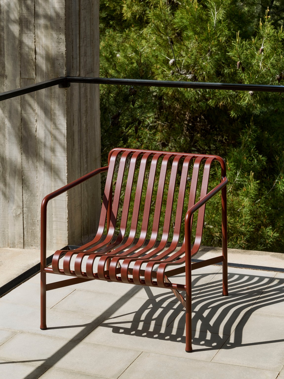 Palissade Lounge Chair Low iron red
