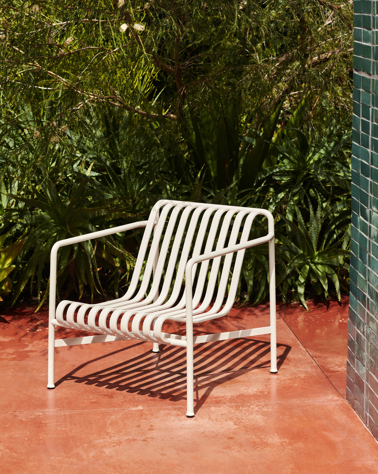 Palissade Lounge Chair Low sky grey 02