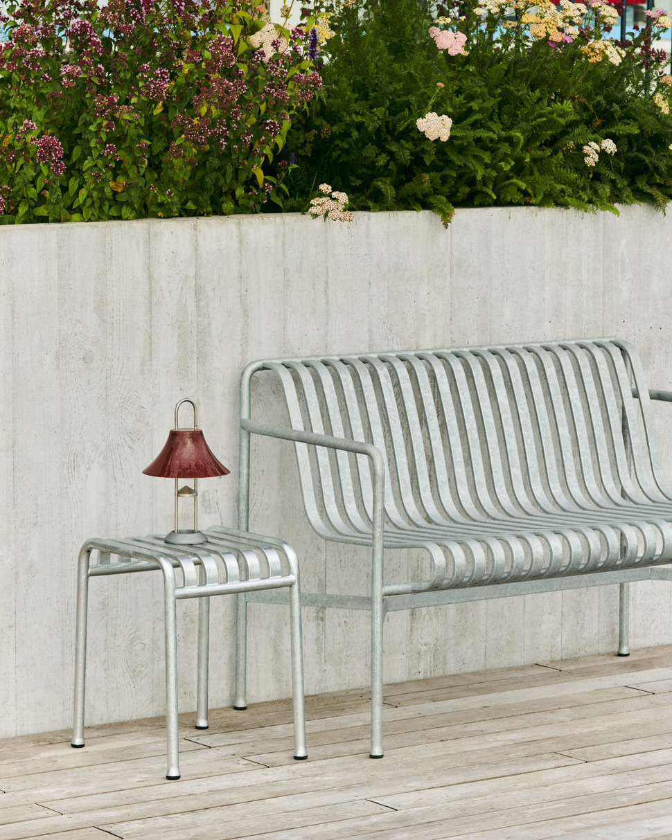 Palissade Stool hot galvanised_Mousqueton Portable iron red_Palissade Dining Bench Armrest hot galvanised