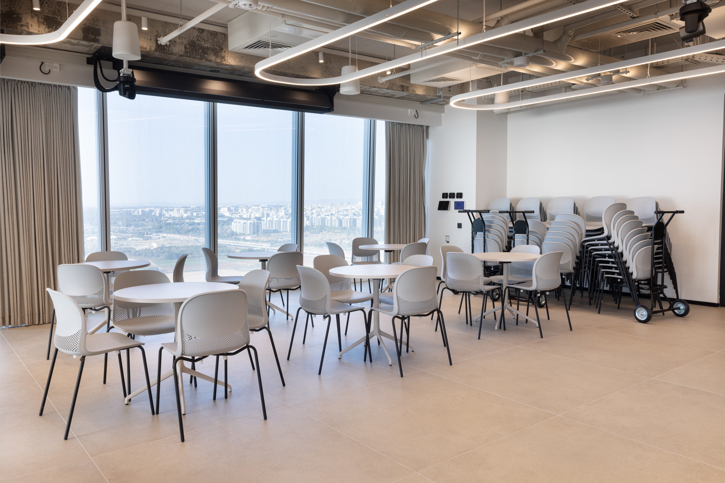 Set chair+Trolly by OMP+tar 40 by Actiu