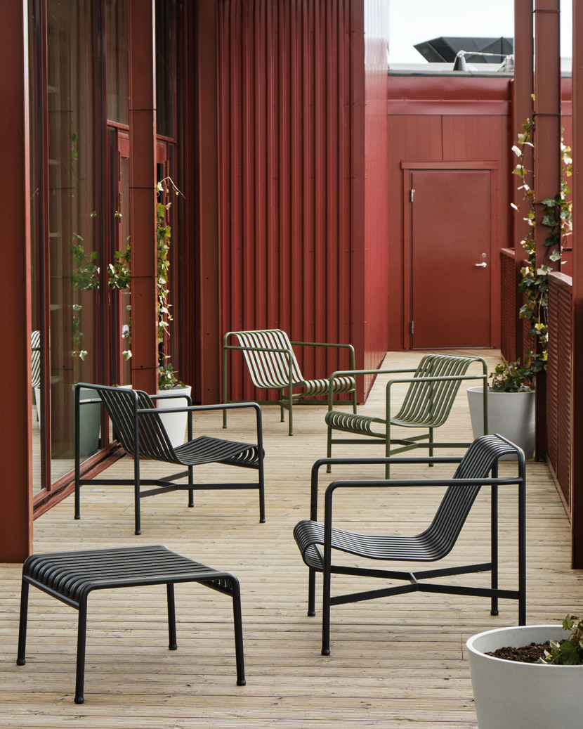 Zoku Hotel 2021_Palissade Ottoman anthracite_Palissade Lounge Chair Low anthracite_olive