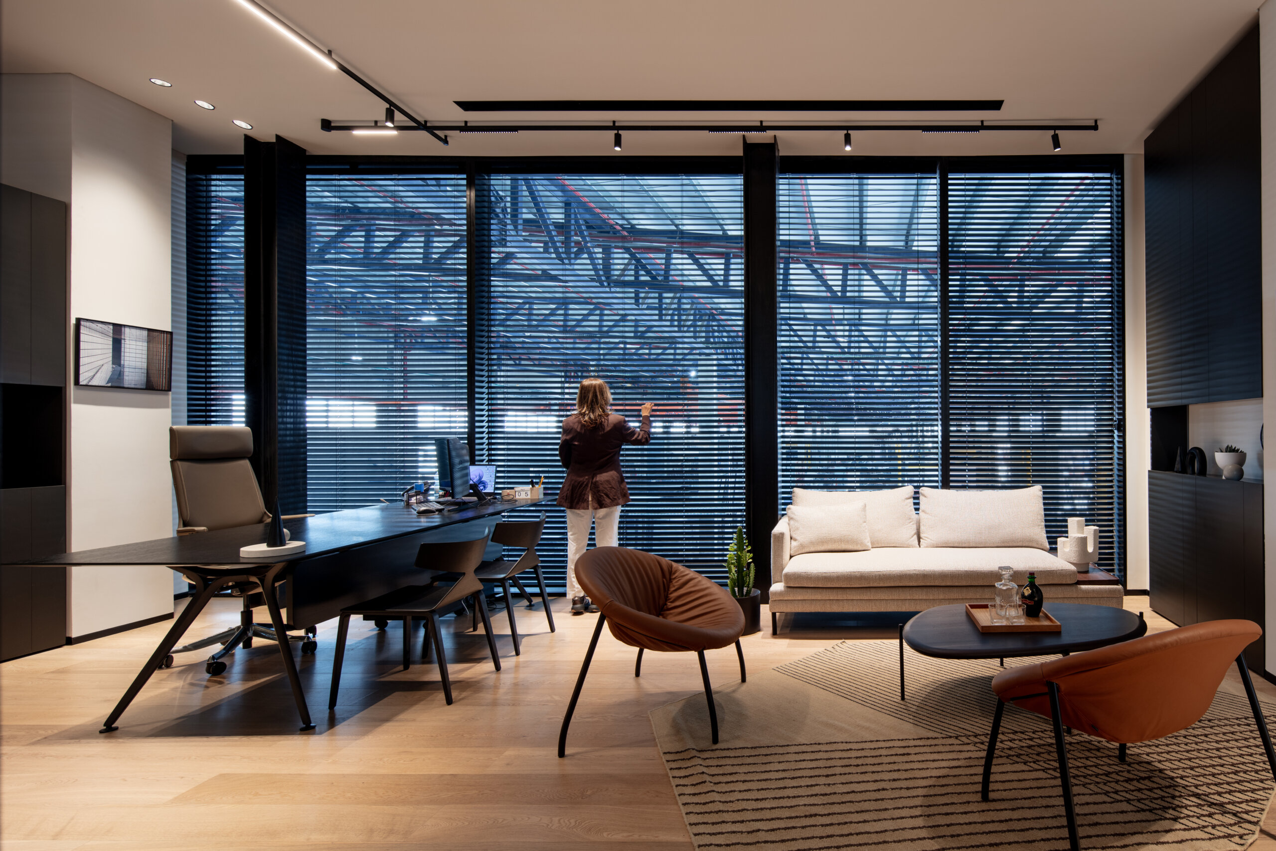 arkitek by Actiu+saya chiar by Arper+delphi by Meryfir