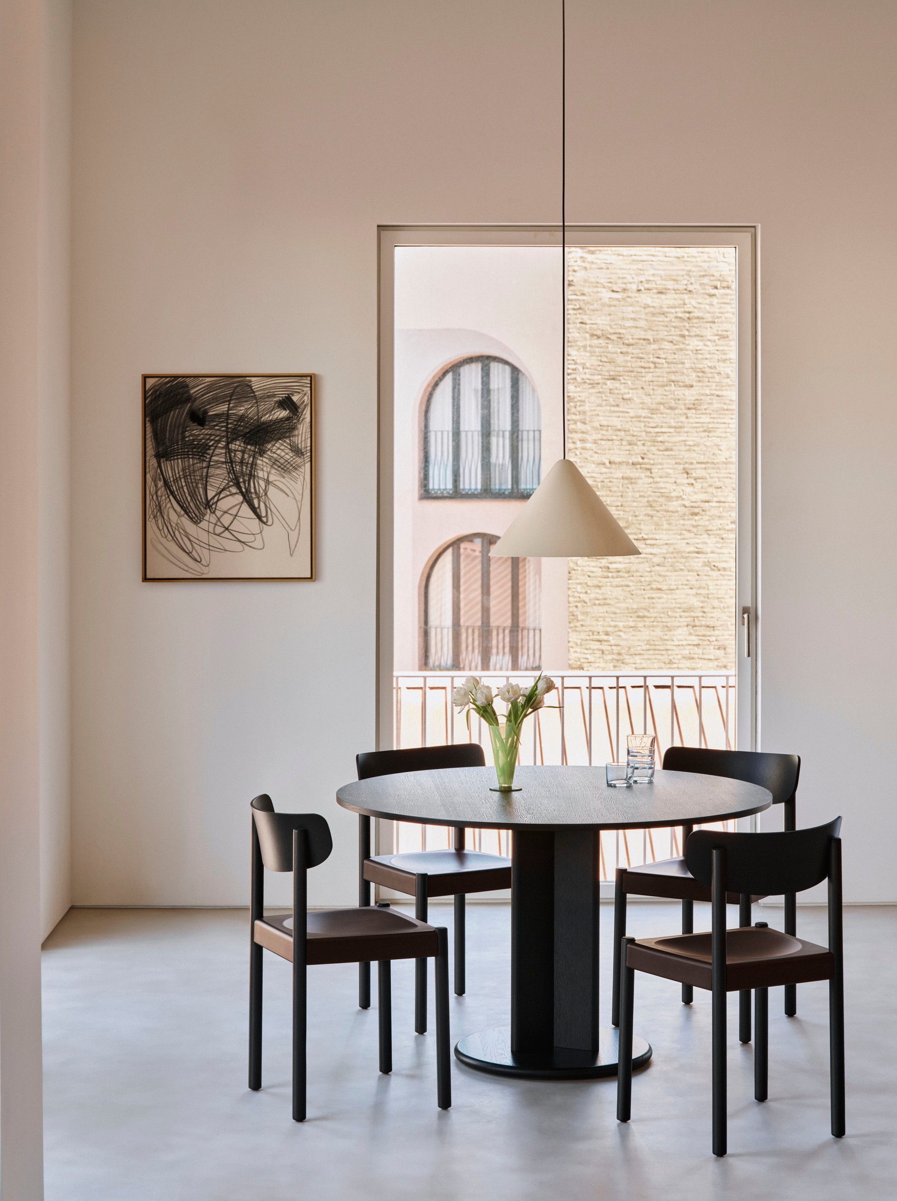 AG151-G298-AA51-01UF_Pack Chair 10_AG095-G182-AX04_Chisel 29 Table_AE386-D410-AN54_Compass Pendant 430