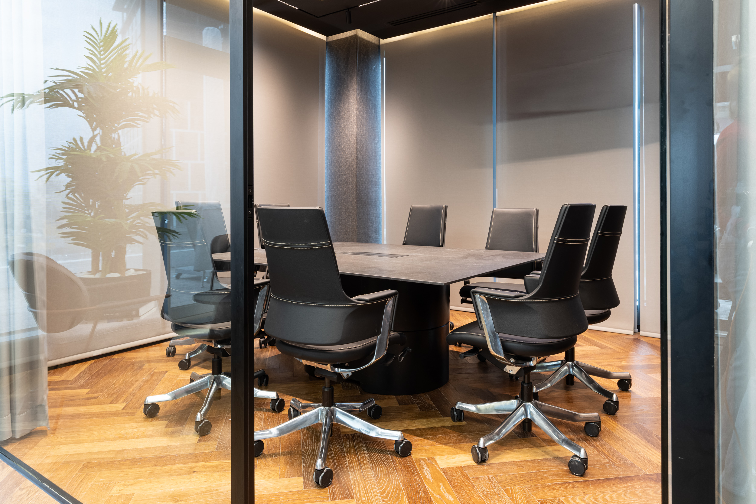 ZeevikOffice_Tal_0M4A7017